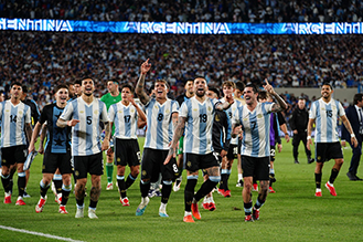 Los jugadores de la Selección festejan tras el gol de Giuliano Simeone. Foto: Fernando de la Orden